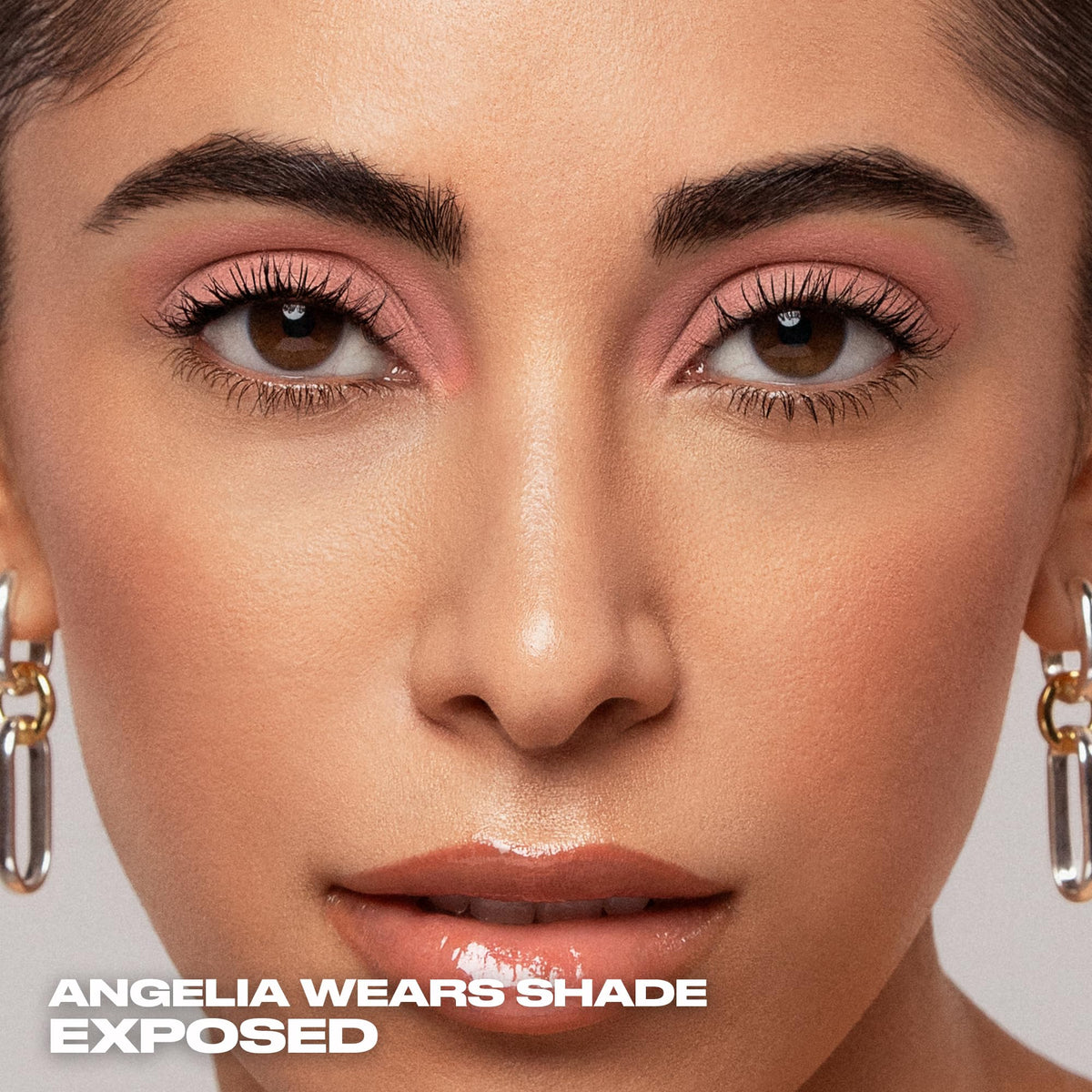 Urban Decay application on eyelid, displays crease‑proof smooth coverage