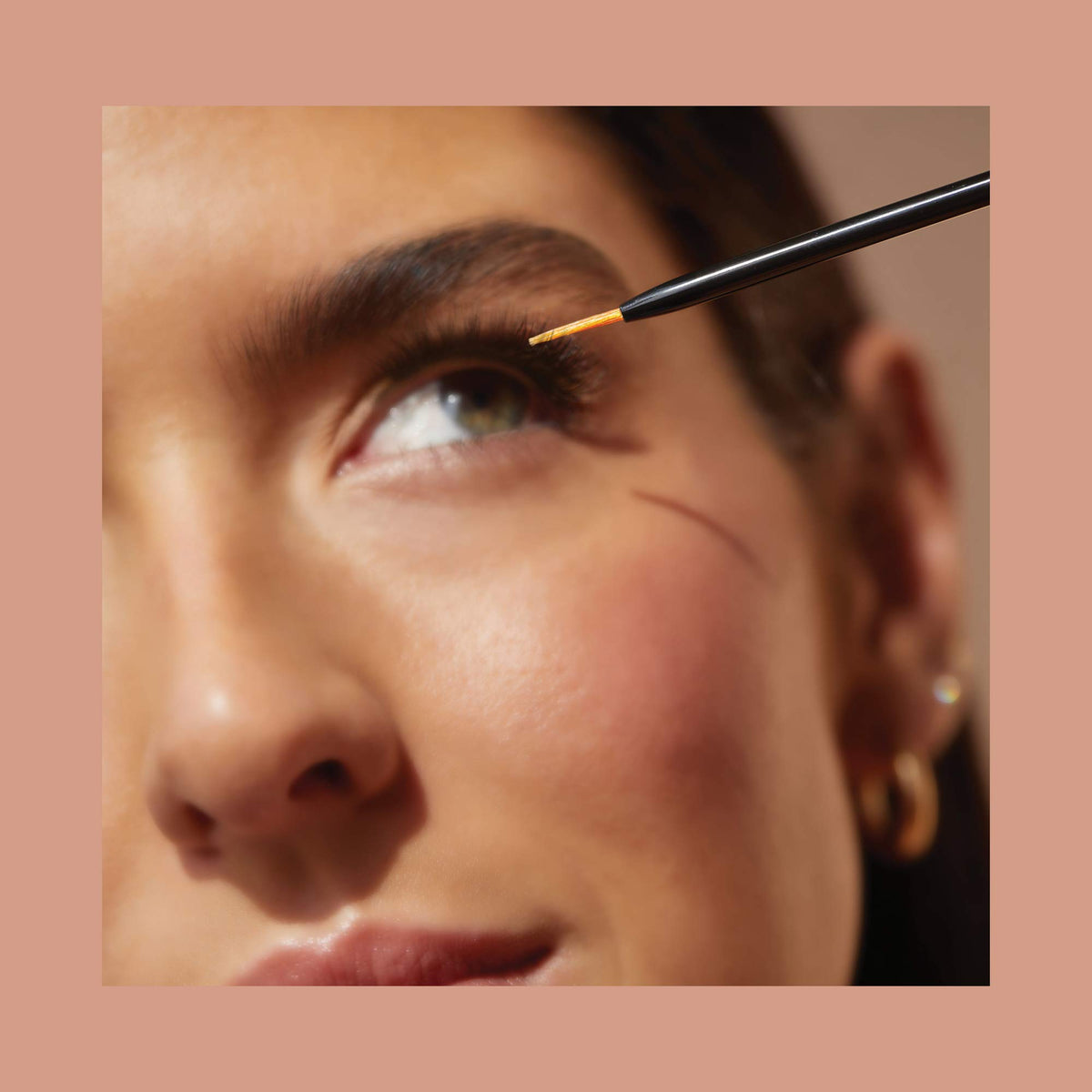 VEGAMOUR GRO serum texture close-up showing fast-absorbing formula benefit