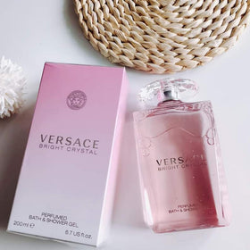 Versace Bright Crystal foam texture close-up showing creamy lather, gentle cleanse benefit