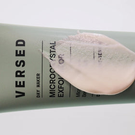 Versed Day Maker label focused on jojoba oil ingredient conveying nourishing skin benefits