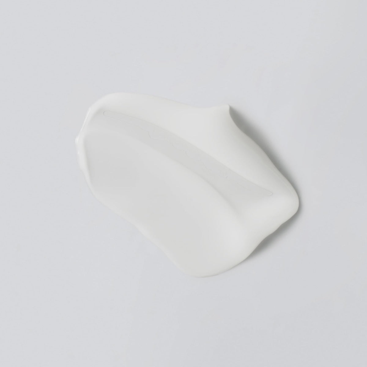 Versed moisturizer being dispensed to show quick-absorbing, non-greasy benefit