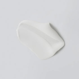 Versed moisturizer being dispensed to show quick-absorbing, non-greasy benefit