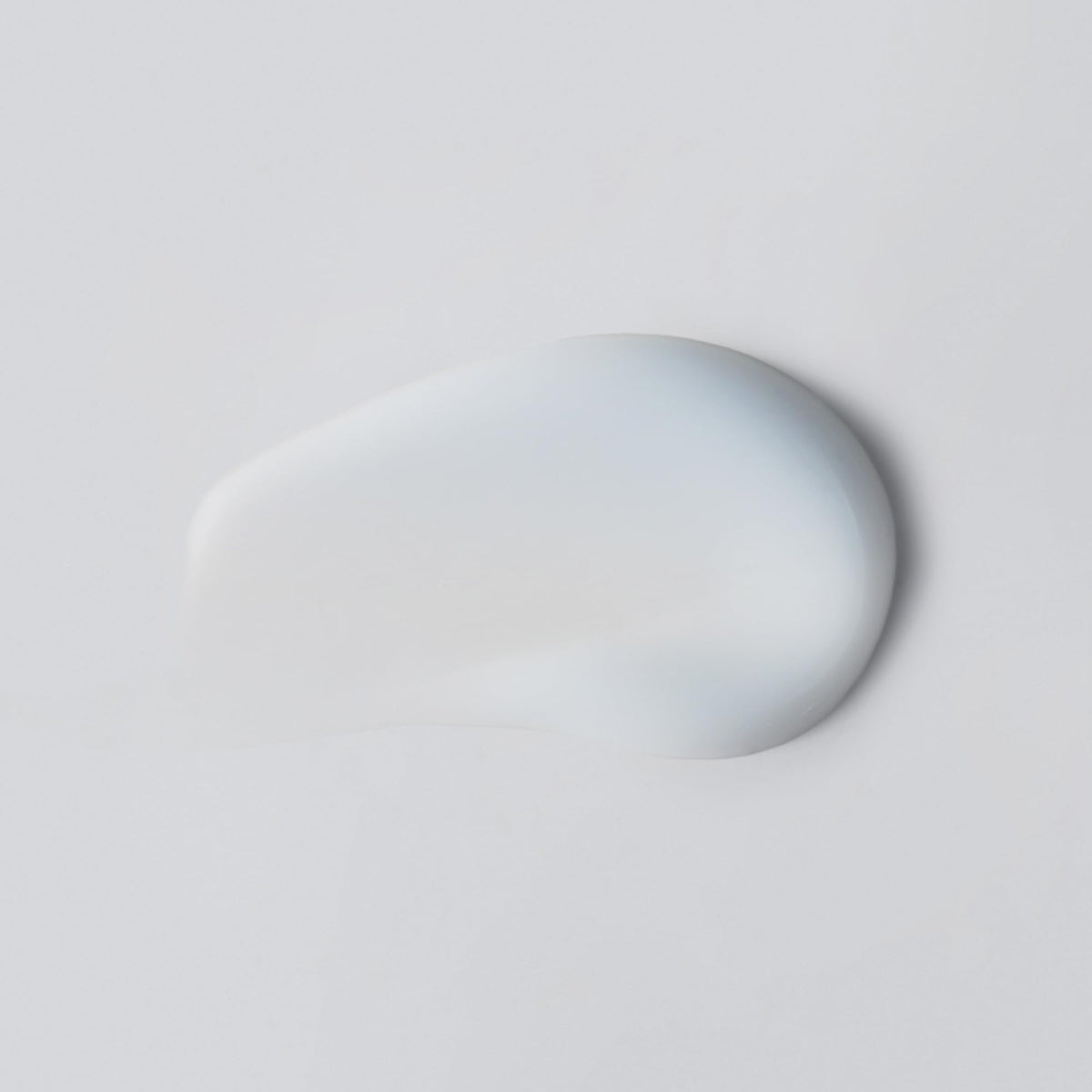 Versed Water Rush pump close-up highlighting precise dispensing and convenience
