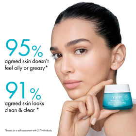 VICHY Minéral 89 sorbet close-up of ingredient panel highlighting active ingredients