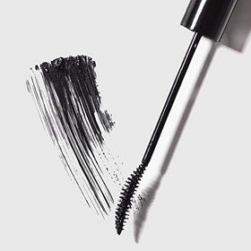 Victoria Beckham Future Lash micro-bristle wand close-up for precise separation benefit