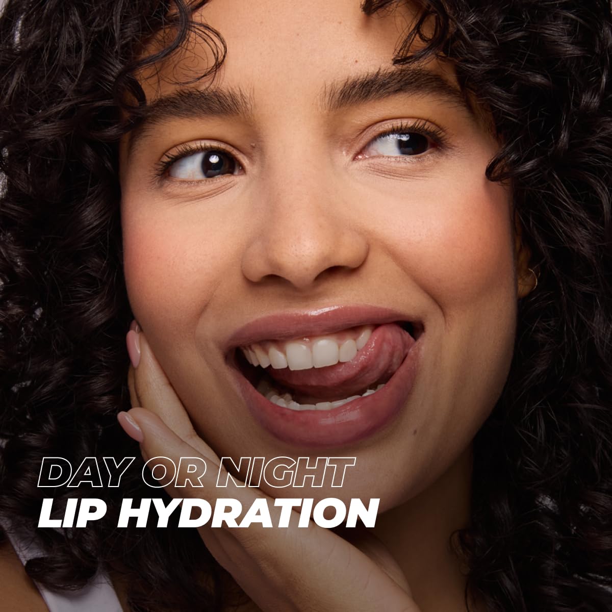 Vitamasques bedside scene promoting nightly routine for softer lips