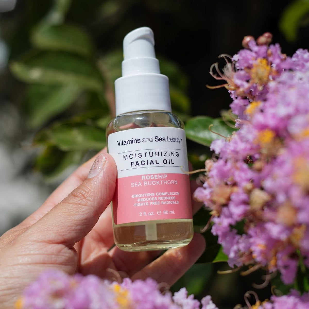 VITAMINS AND SEA BEAUTY close-up texture shot highlighting lightweight absorption