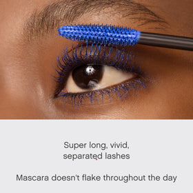 Vivienne Sabó mascara wand close-up with petite brush for precise application benefit
