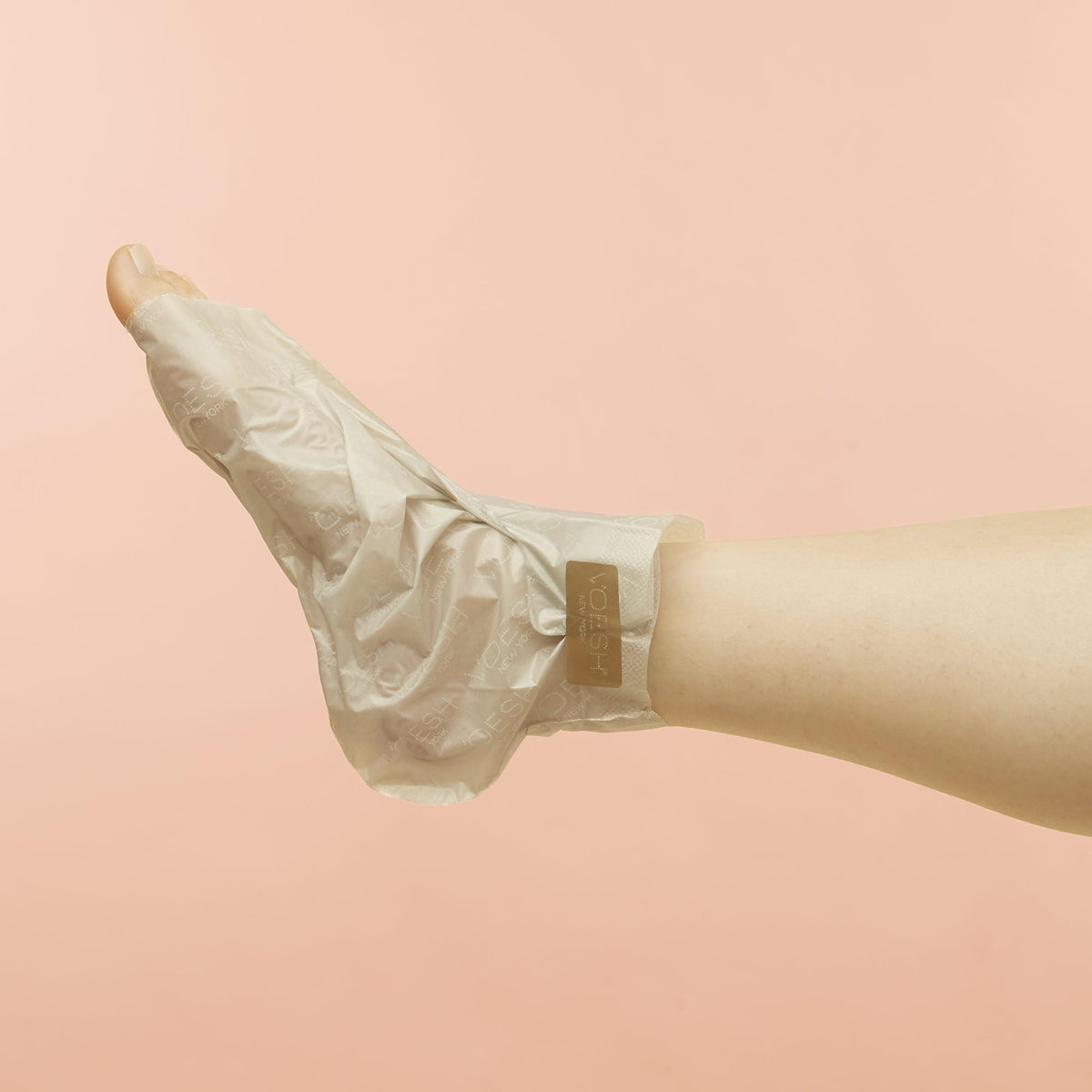 VOESH in-use lifestyle image showing hand treatment and quick pamper benefit