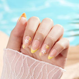 VSALON close-up of 3D daisy accent highlighting texture and decorative detail
