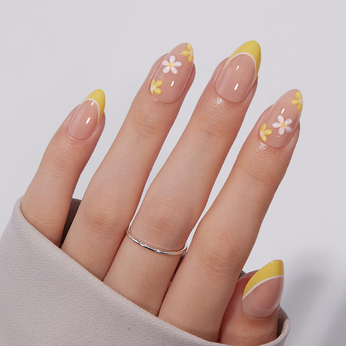 VSALON front packaging showing lemon French tips and floral design, perfect for quick glam