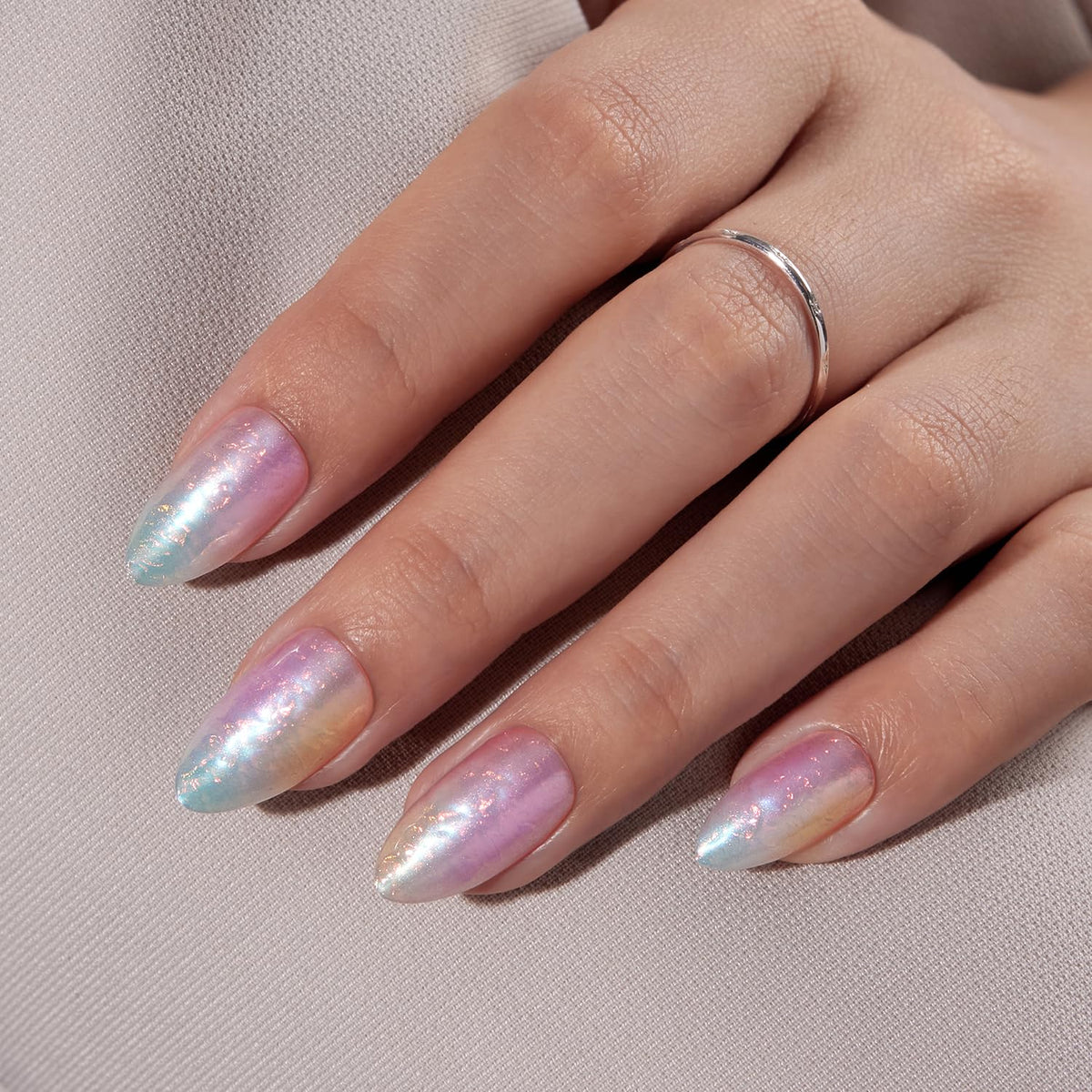 VSALON glossy finish reflecting light for long-lasting shine
