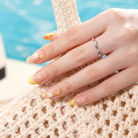 VSALON scale comparison on a model hand showing short length and realistic fit