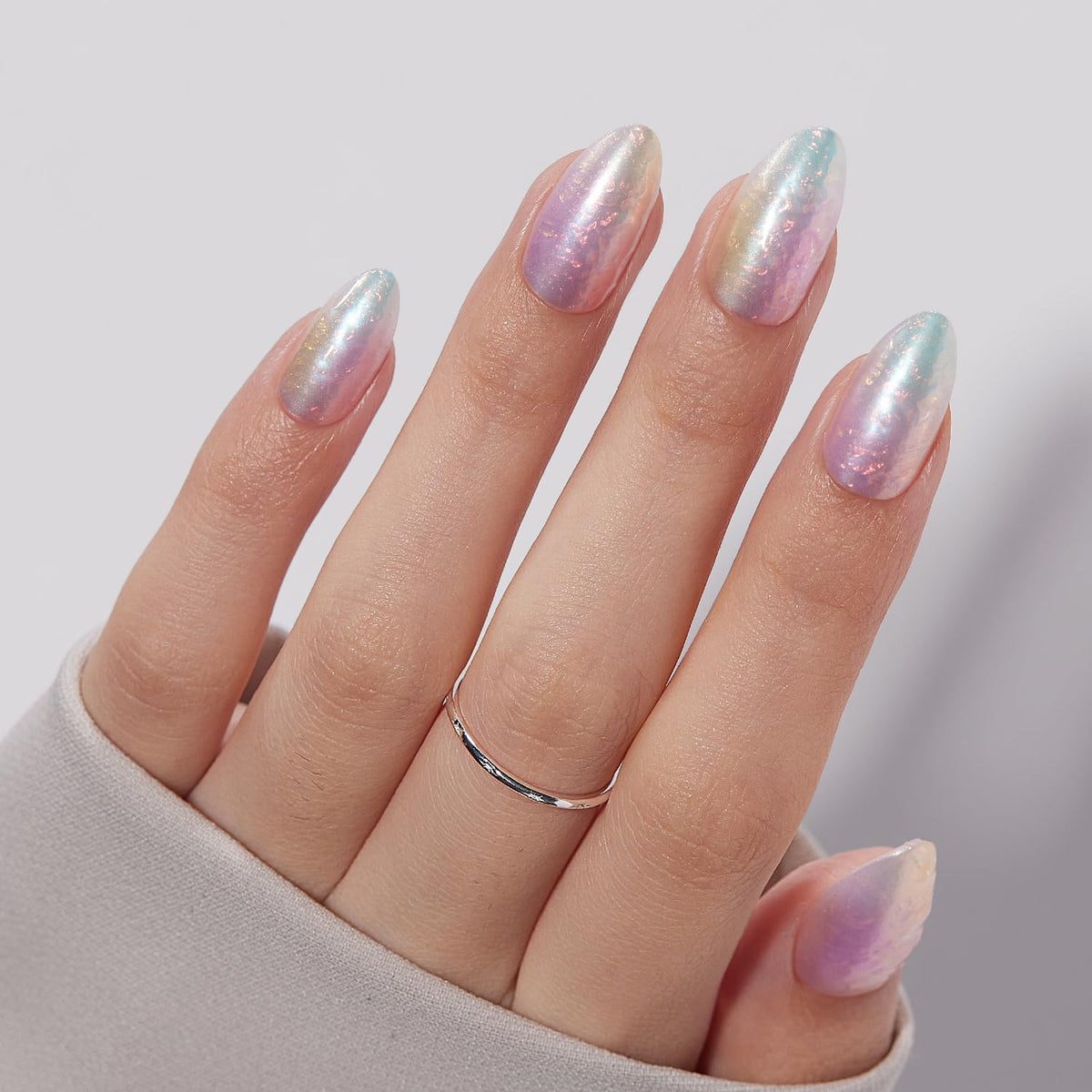 VSALON nails on fingers for scale and realistic fit benefit
