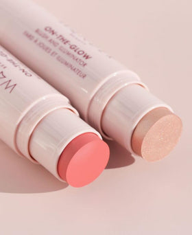 Wander Beauty dual-ended detail highlighting both blush and illuminator tips