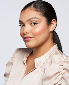 Wander Beauty illuminator texture close-up showing luminous finish and smoothness