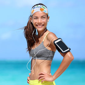 WILLBOND headband held in hand showing scale and stretch for easy packing