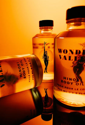WONDER VALLEY oil pouring to reveal lightweight texture and fast absorption benefit
