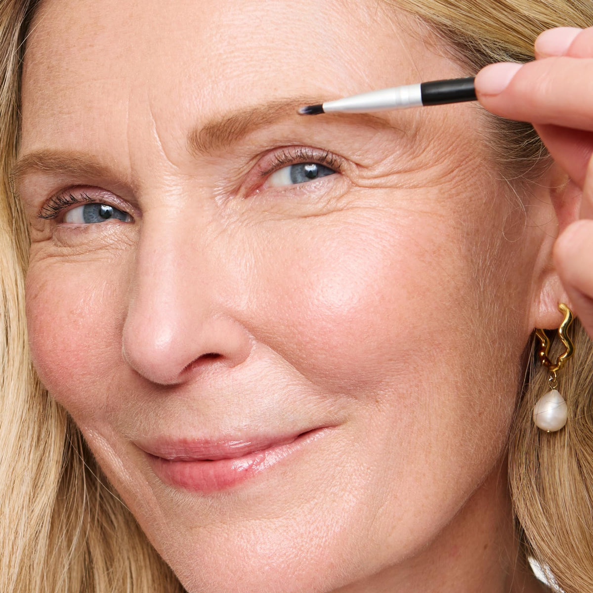 WUNDERBROW product box and ingredients label showing vegan, cruelty-free benefits