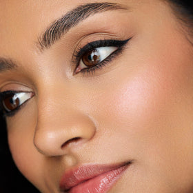 WUNDERBROW pencil close-up showing creamy texture and smooth application