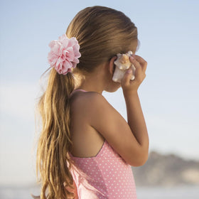 XEEWEN hair tie worn in a ponytail showing discreet tracker positioning for safety