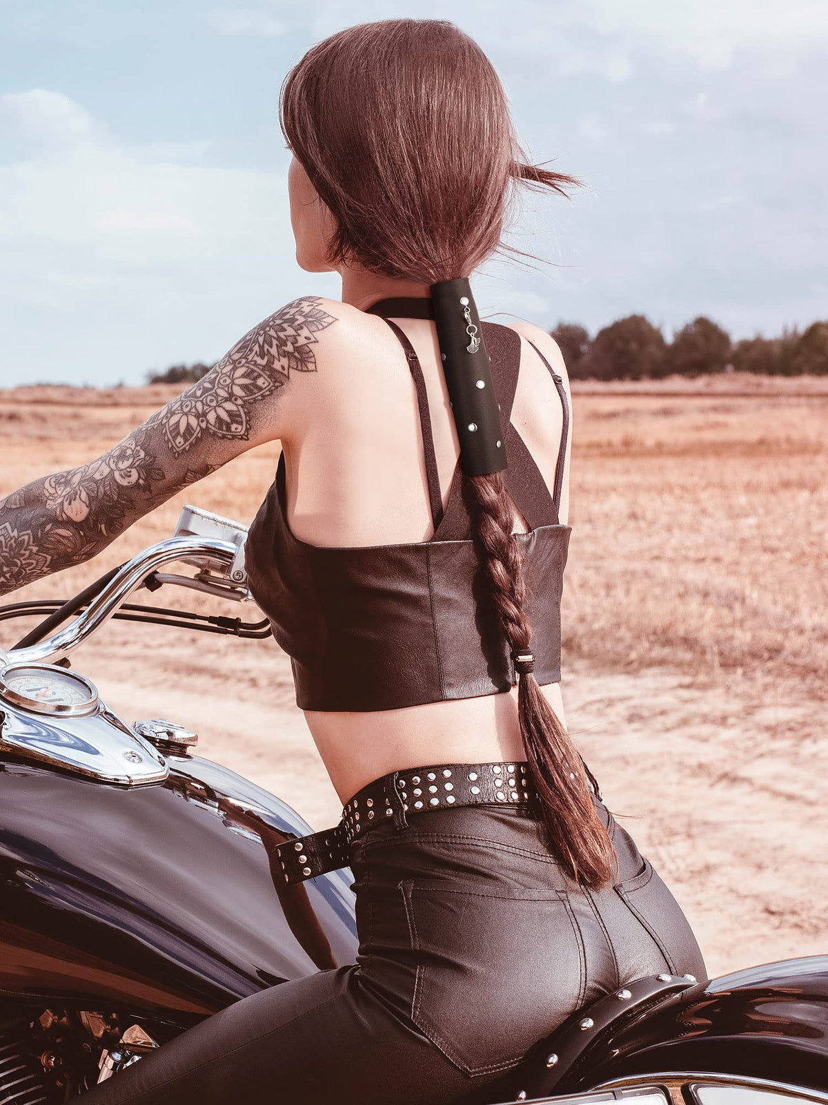 Yinkin ponytail demo displaying wrap closure for tidy and comfortable hold