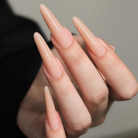 YOKE FELLOW in-salon application with technician using forms for fast extensions
