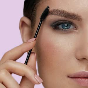 YuYa gel texture swatch demonstrating smooth clear finish benefit