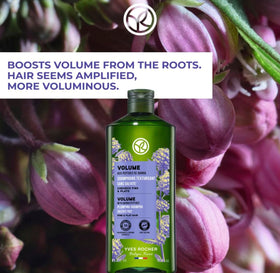 Yves Rocher shampoo texture pouring from bottle displaying lightweight, easy-rinse consistency