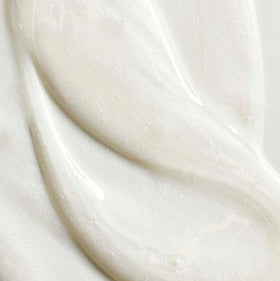Yves Rocher shampoo milk-gel texture highlighting gentle cleansing and shine