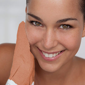 Zakia's Morocco close-up of the rough glove texture for effective exfoliation